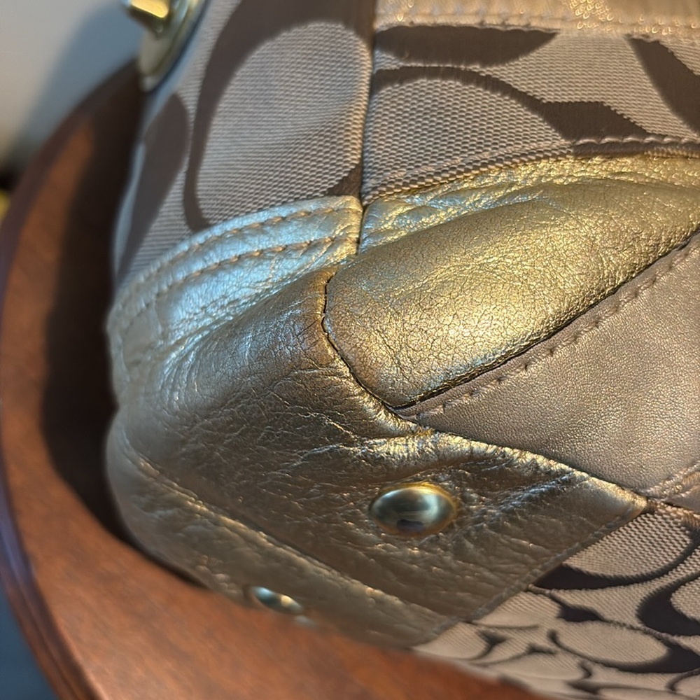 Coach Vintage Patchwork shoulder bag gold metallic leathers & monogram canvas - Picture 14 of 17